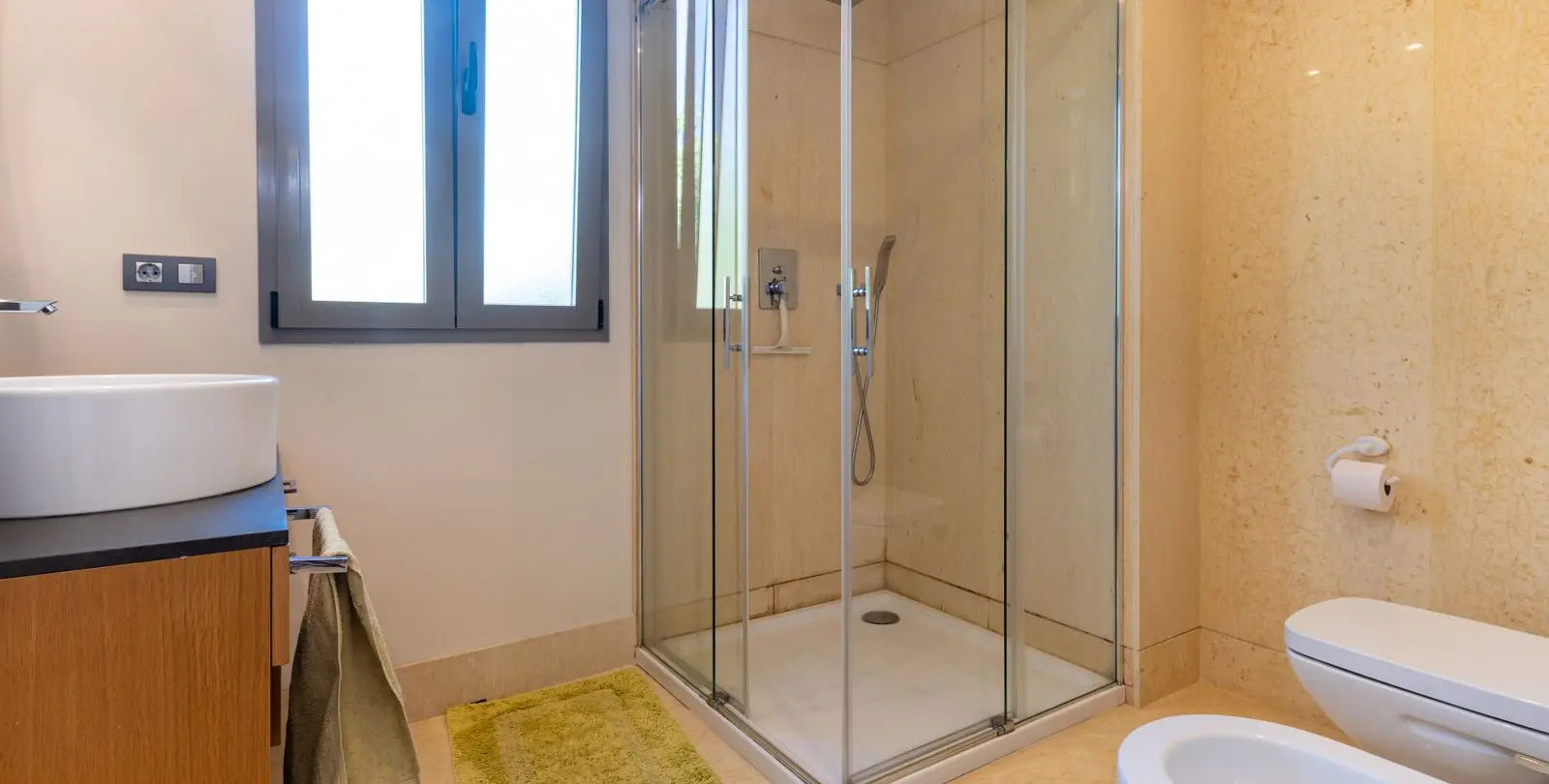 Sale of ground floor apartment in Benahavís 19