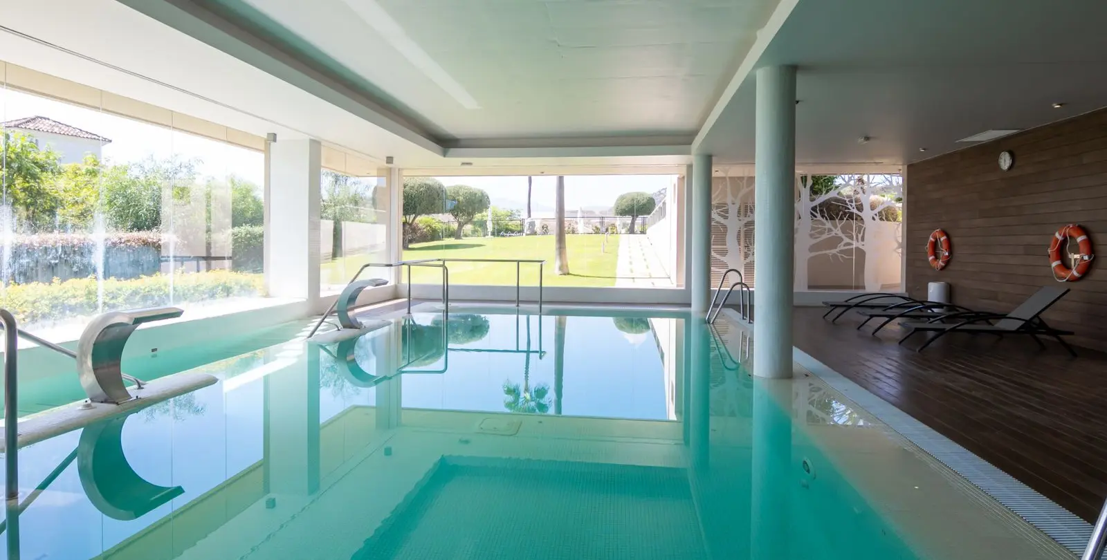 Sale of ground floor apartment in Benahavís 20