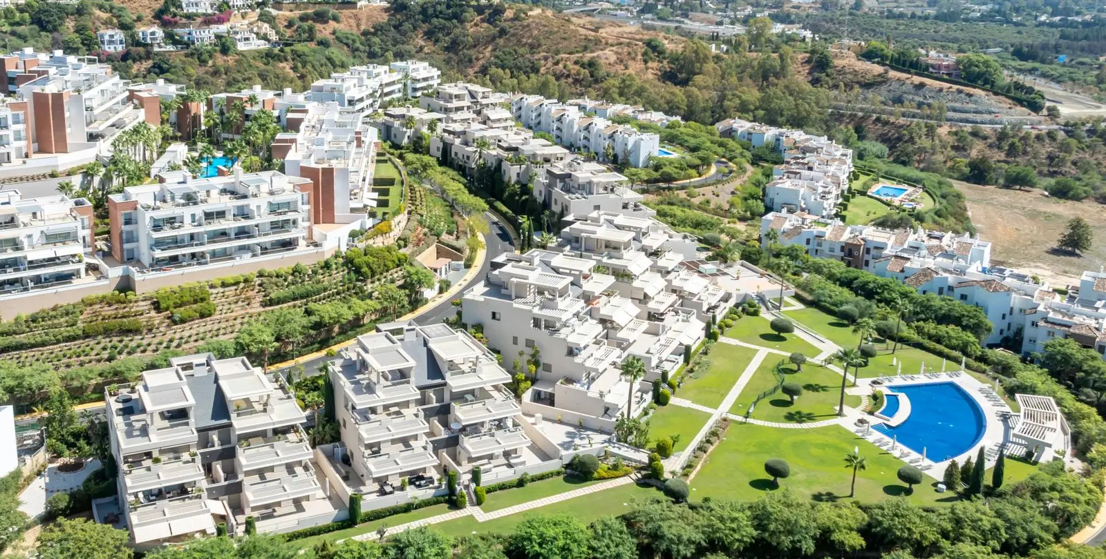 Sale of ground floor apartment in Benahavís 23