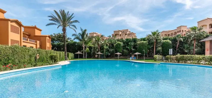 Venta de apartamento en planta baja en Estepona 0