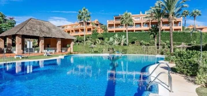 Venta de apartamento en planta baja en Estepona 2