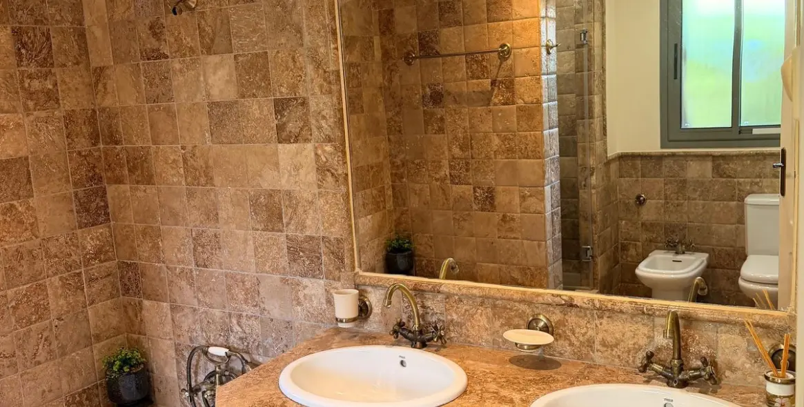 Sale of ground floor apartment in Estepona 22