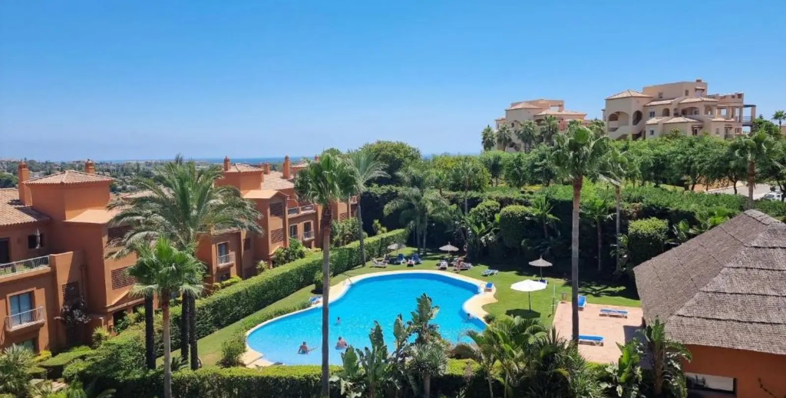 Продажа апартаментов на первом этаже в Estepona 4