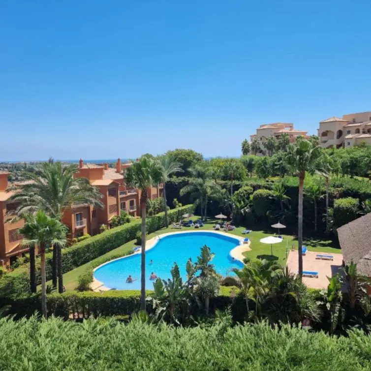 Продажа апартаментов на первом этаже в Estepona