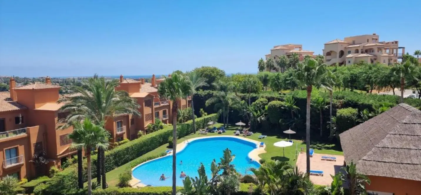 Продажа апартаментов на первом этаже в Estepona 3