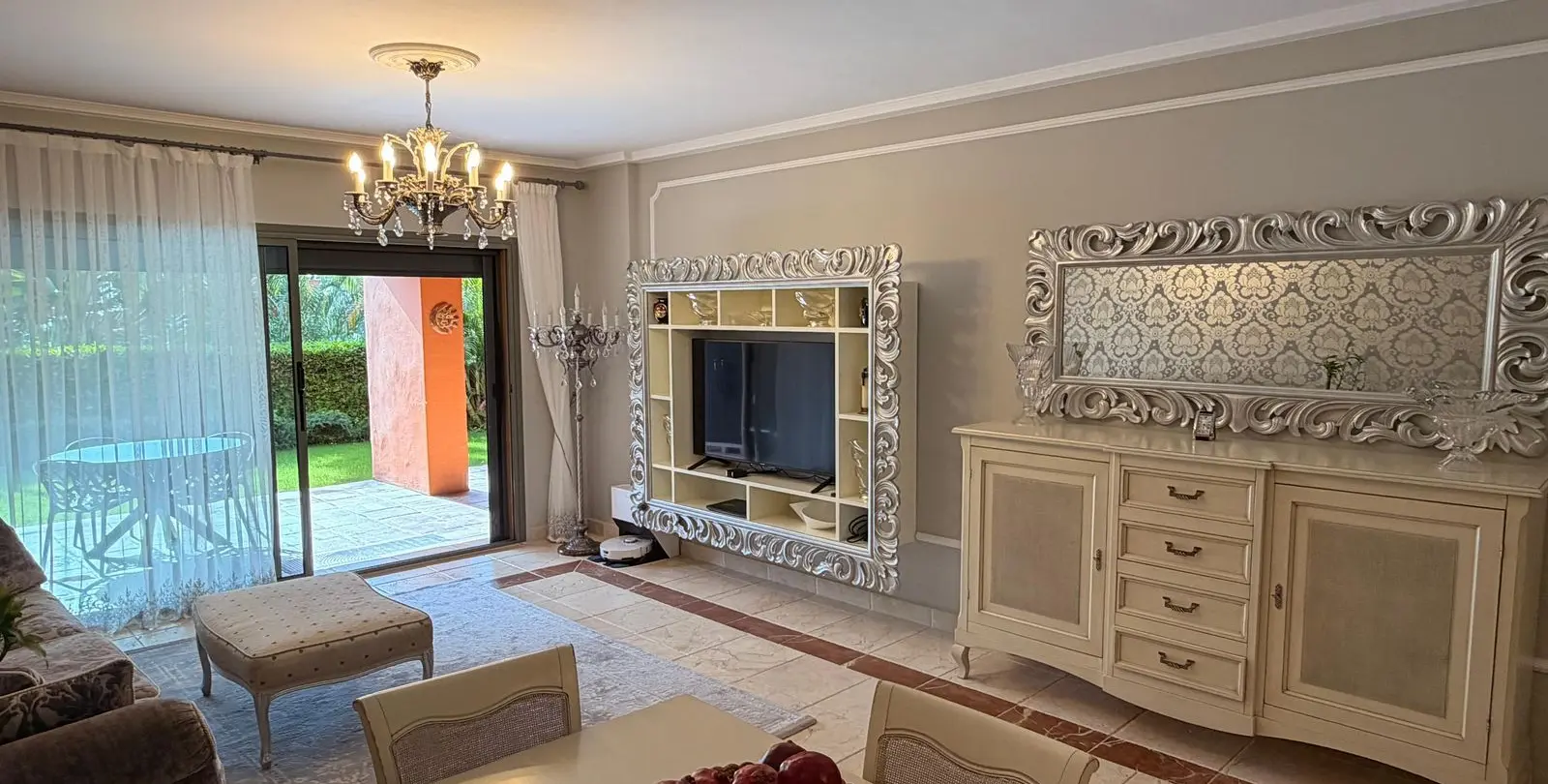 Продажа апартаментов на первом этаже в Estepona 5