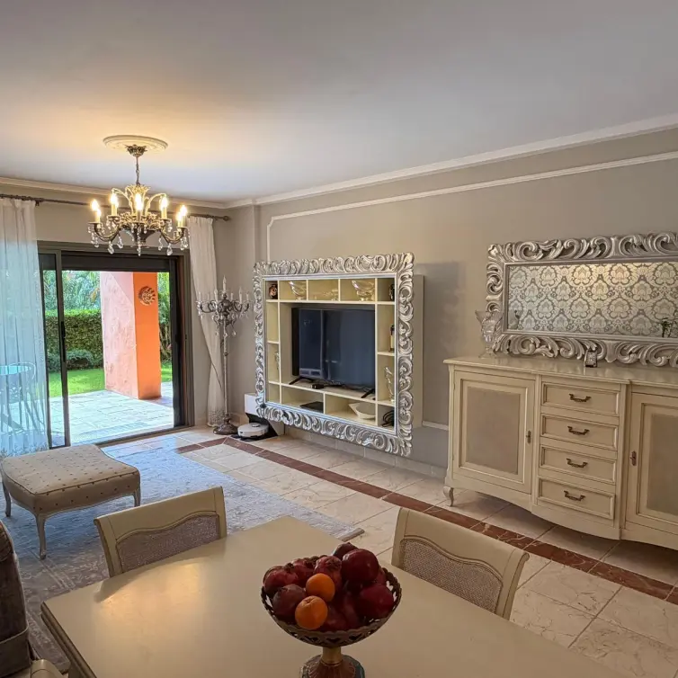 Продажа апартаментов на первом этаже в Estepona