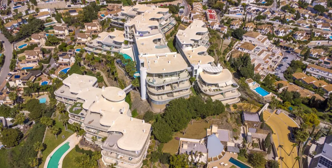 Sale of middle floor apartment in Benalmadena 1