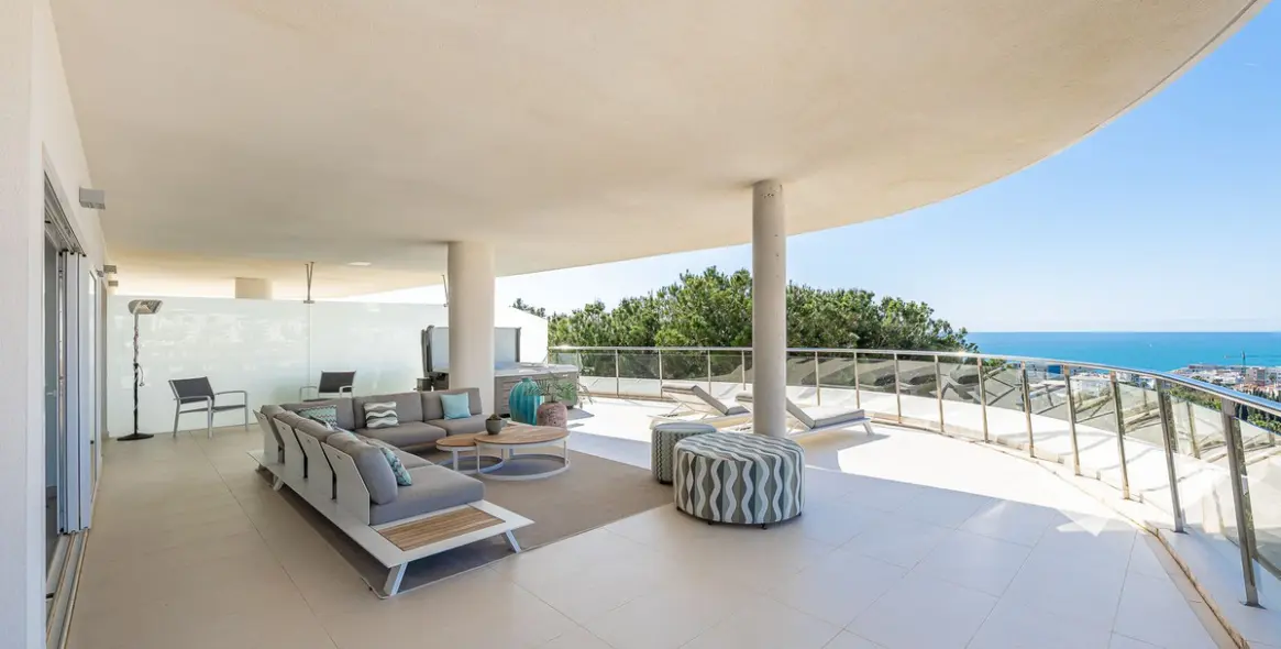 Sale of middle floor apartment in Benalmadena 9