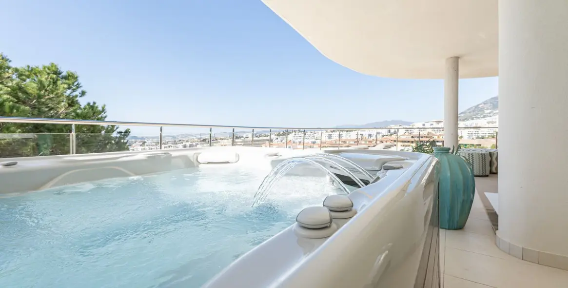 Sale of middle floor apartment in Benalmadena 12
