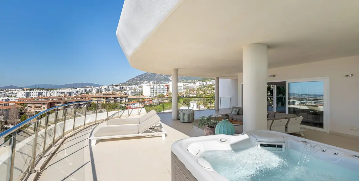Sale of middle floor apartment in Benalmadena 14