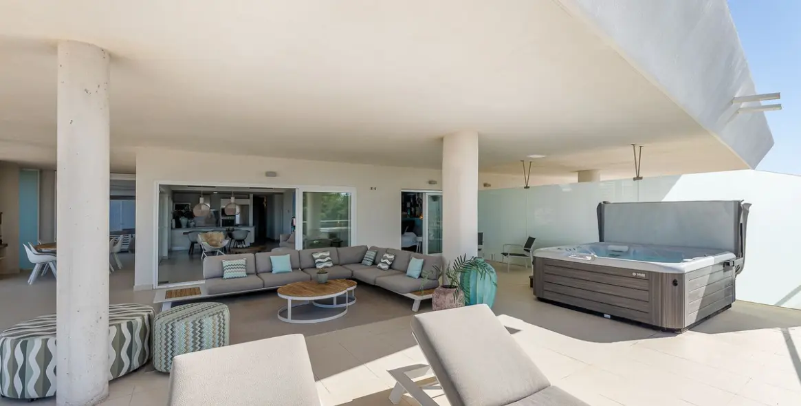 Sale of middle floor apartment in Benalmadena 20