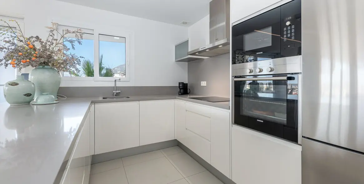 Sale of middle floor apartment in Benalmadena 33