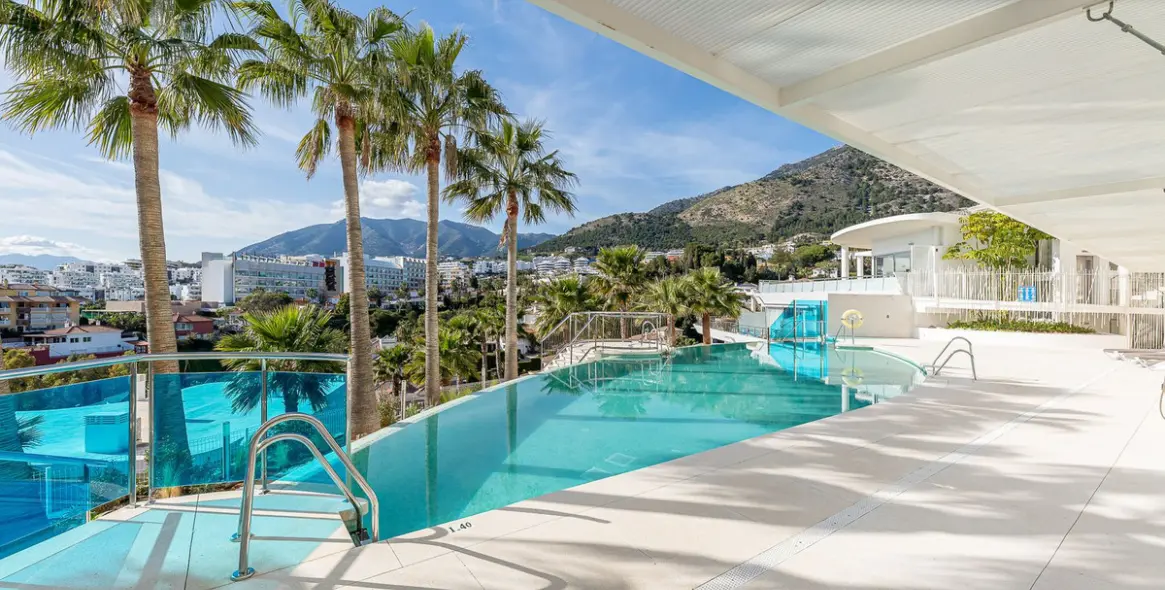 Sale of middle floor apartment in Benalmadena 48