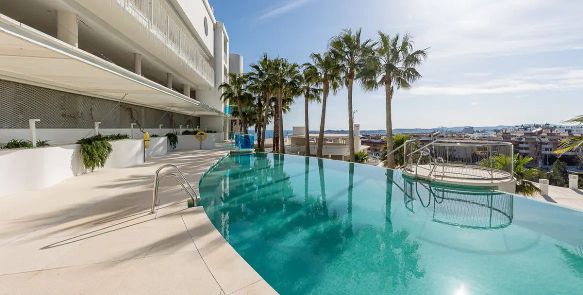 Sale of middle floor apartment in Benalmadena 53