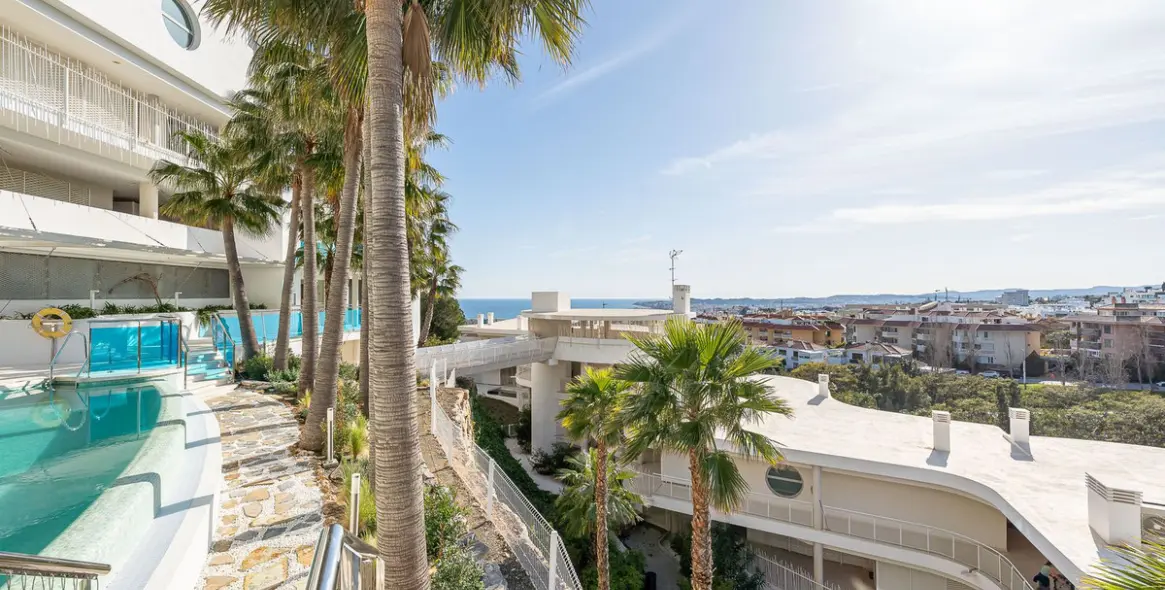 Sale of middle floor apartment in Benalmadena 54