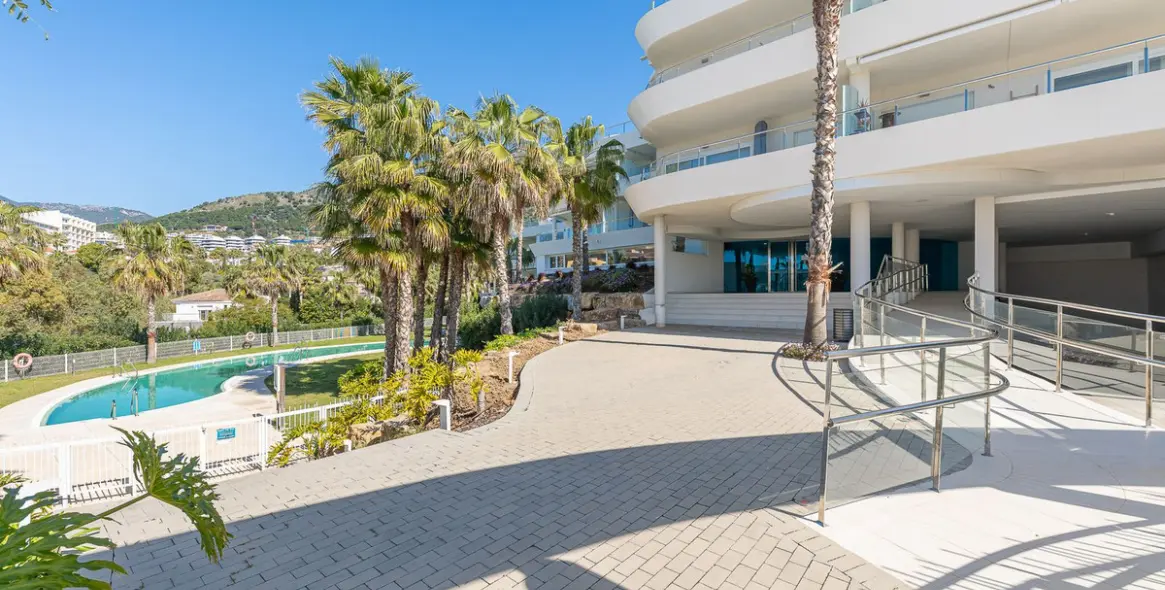 Sale of middle floor apartment in Benalmadena 56