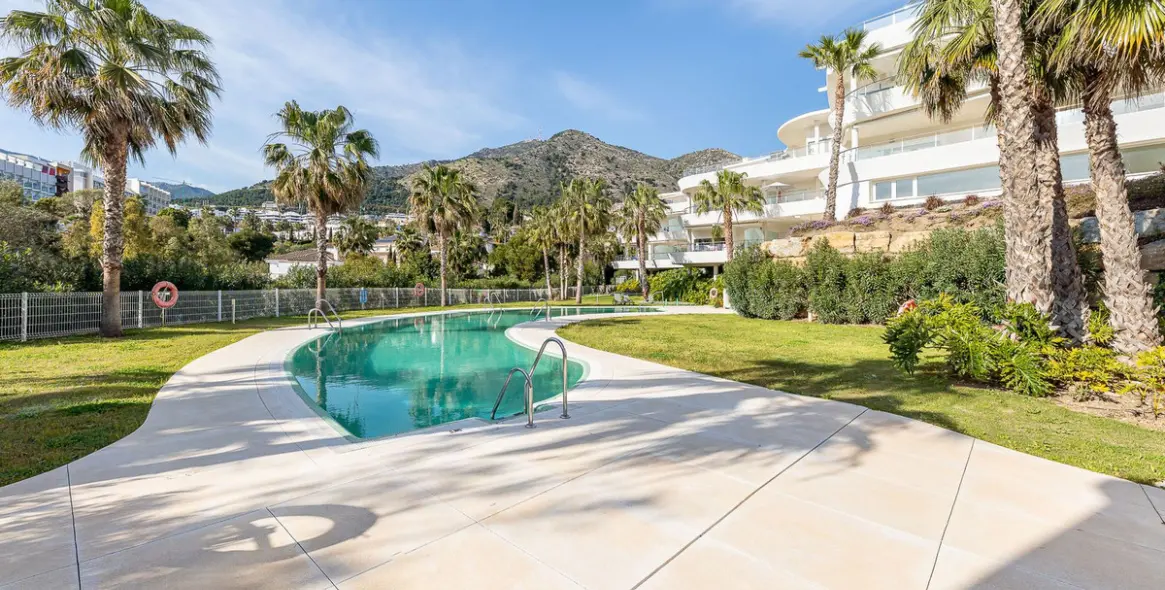 Sale of middle floor apartment in Benalmadena 57