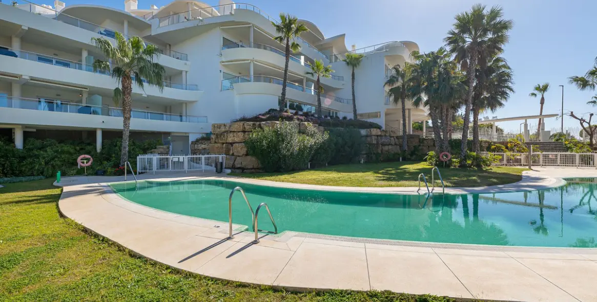 Sale of middle floor apartment in Benalmadena 59