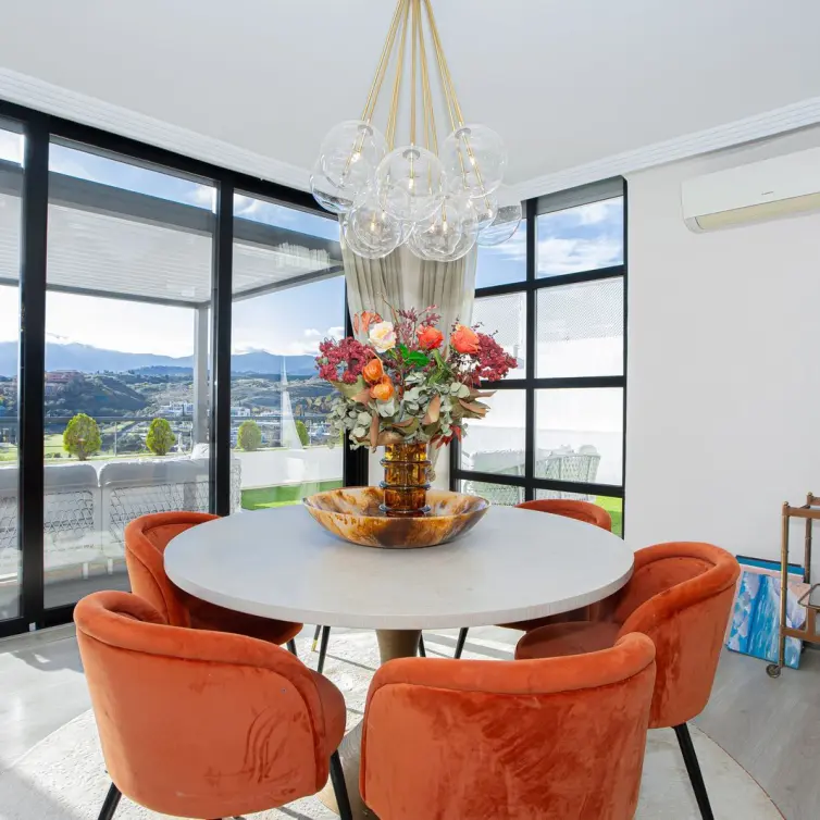 Sale of ground floor apartment in Benahavís