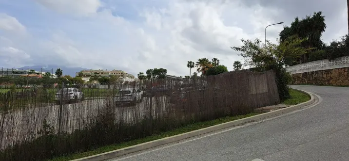Venta de parcela residencial en Guadalmina Alta 4