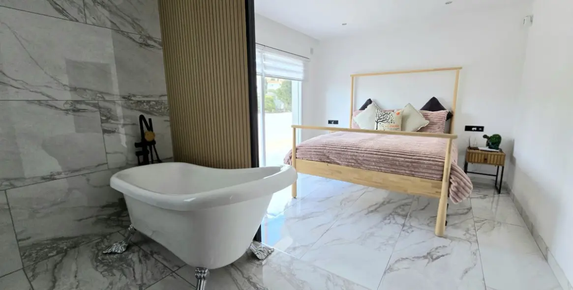 Sale of detached villa in Riviera del Sol 8