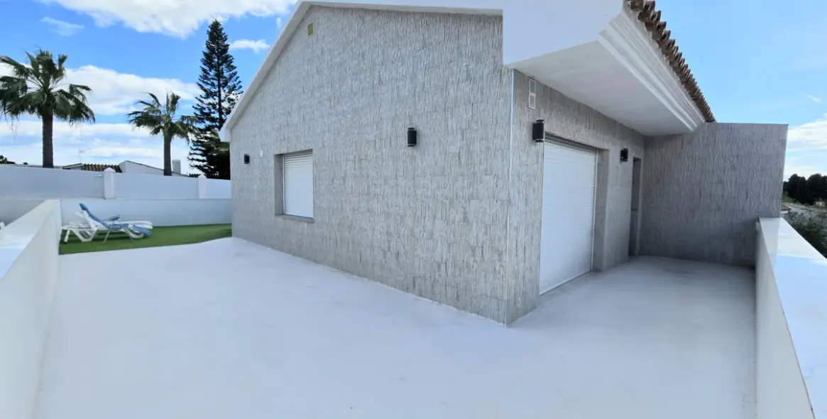 Sale of detached villa in Riviera del Sol 13