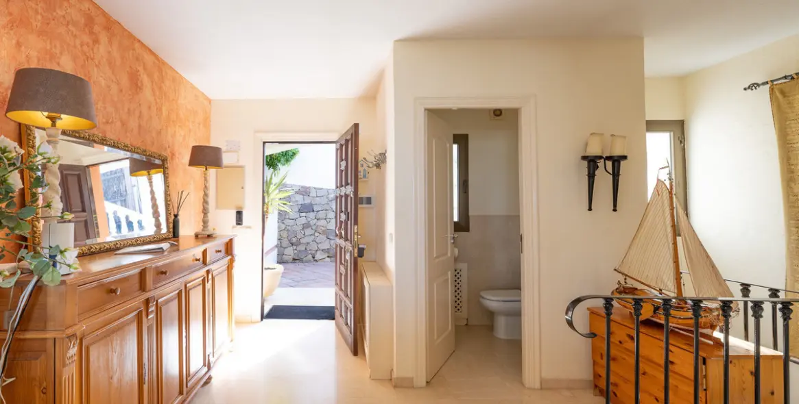 Sale of detached villa in El Rosario 12