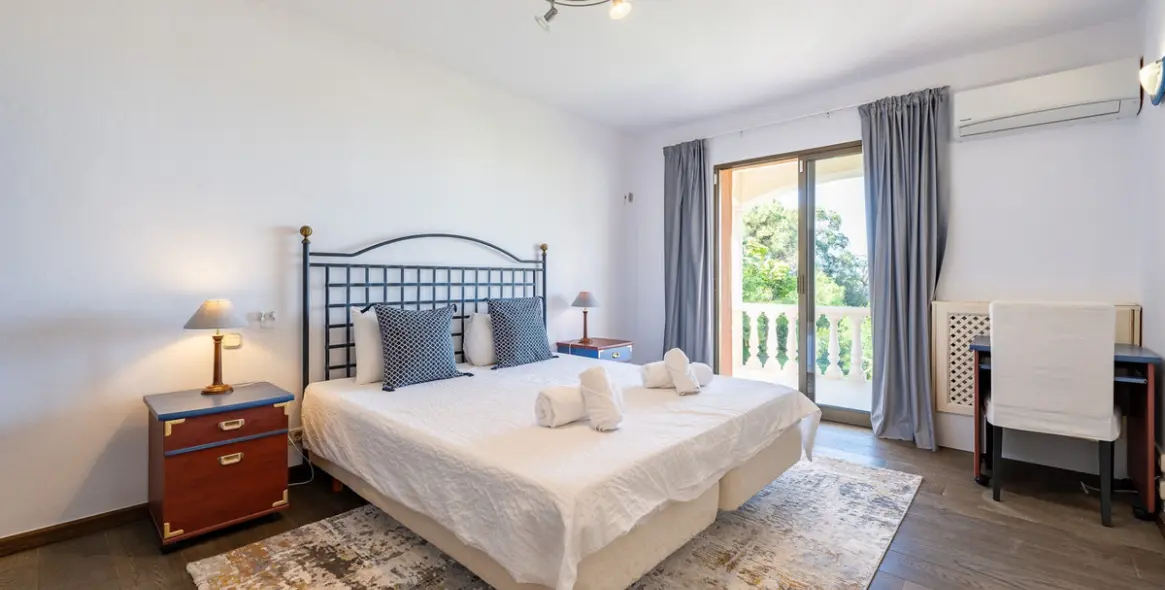 Sale of detached villa in El Rosario 16