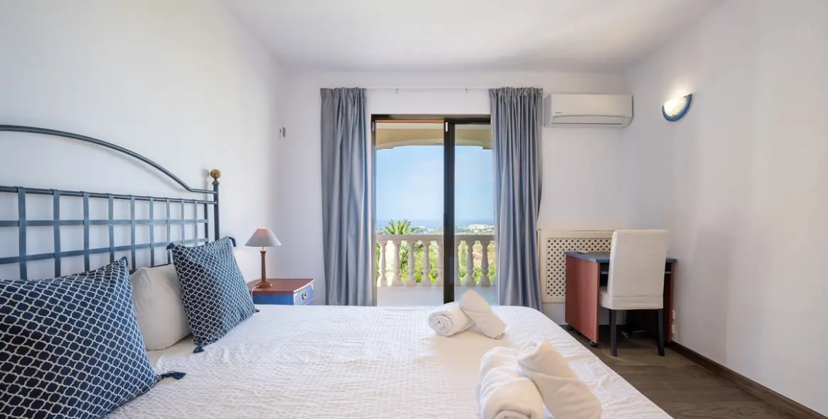 Sale of detached villa in El Rosario 19