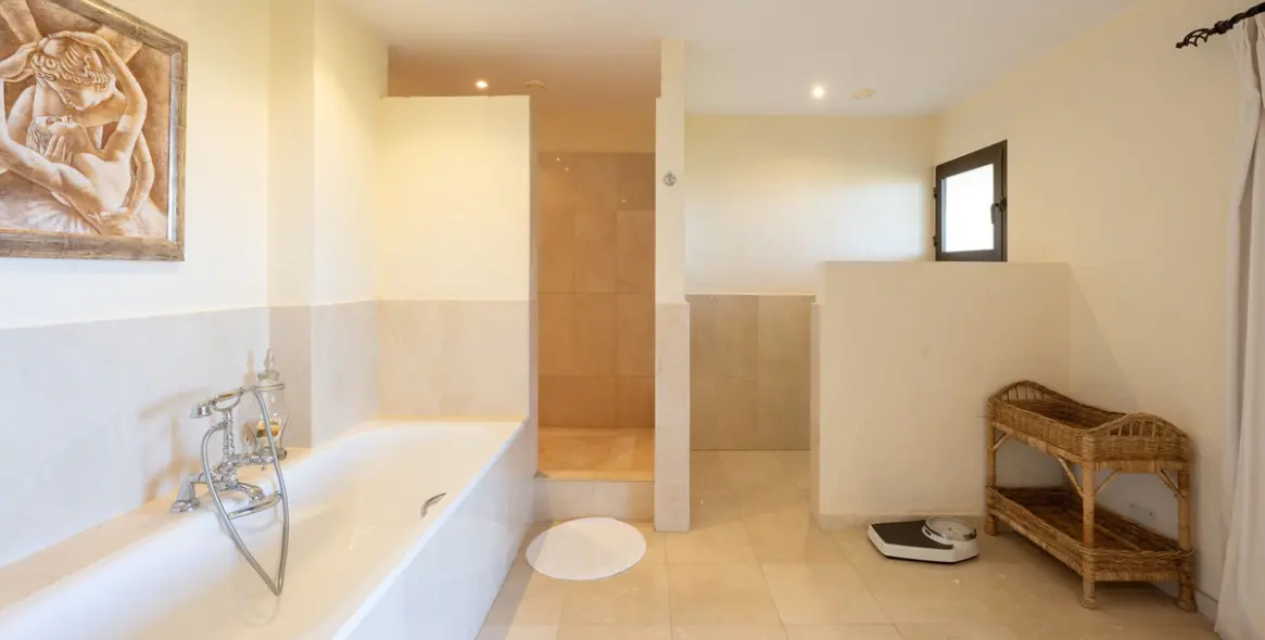 Sale of detached villa in El Rosario 24