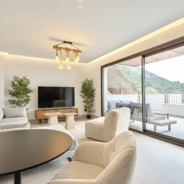 Долгосрочная аренда двухуровневого пентхауса в Cerros del Aguila