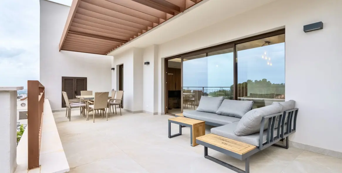 Долгосрочная аренда двухуровневого пентхауса в Cerros del Aguila 28