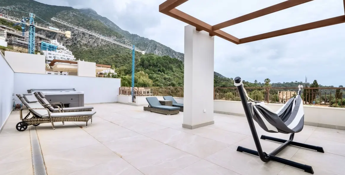 Долгосрочная аренда двухуровневого пентхауса в Cerros del Aguila 35