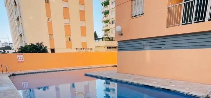 Sale of middle floor apartment in Fuengirola 0