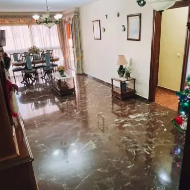 Sale of middle floor apartment in Fuengirola