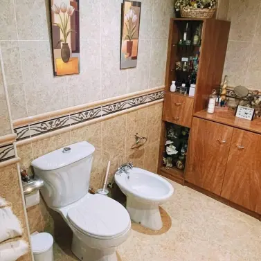 Sale of middle floor apartment in Fuengirola