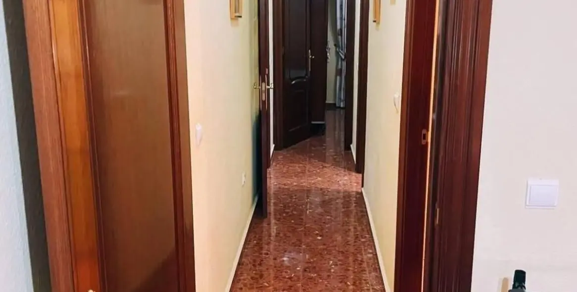 Sale of middle floor apartment in Fuengirola 7