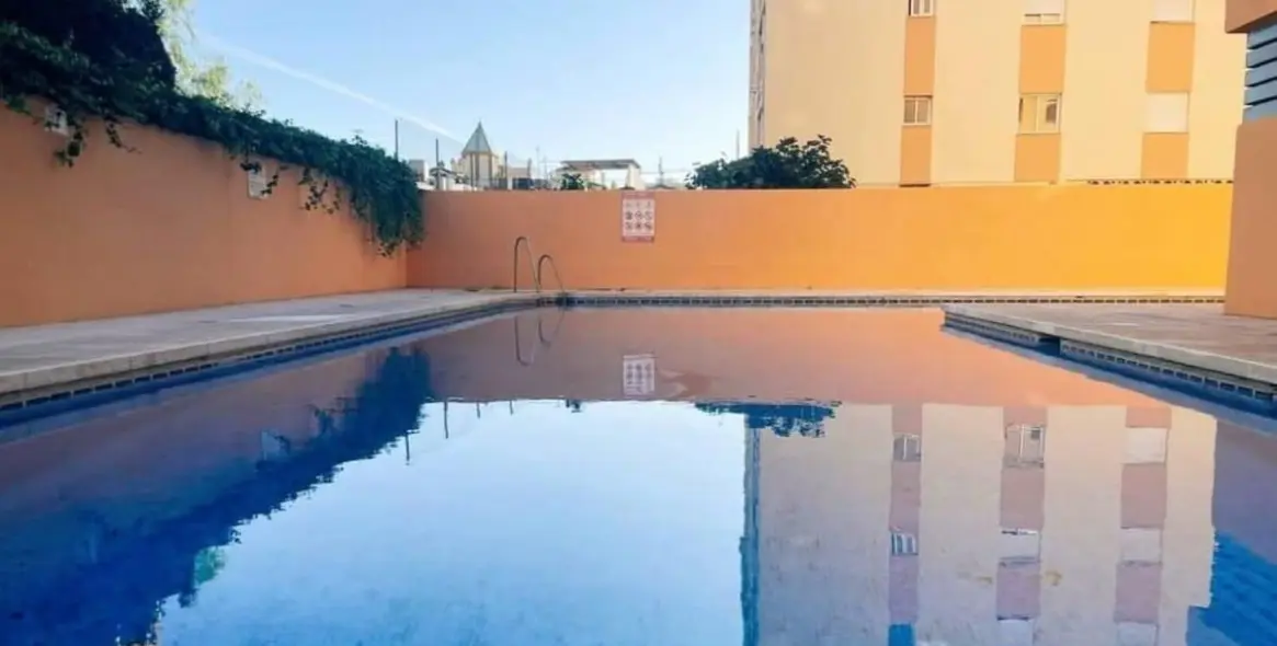 Sale of middle floor apartment in Fuengirola 12