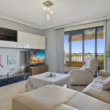 Venta de apartamento en planta media en Torrequebrada