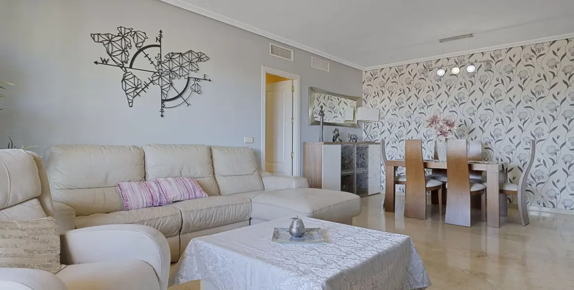 Продажа апартаментов на среднем этаже в Torrequebrada 3