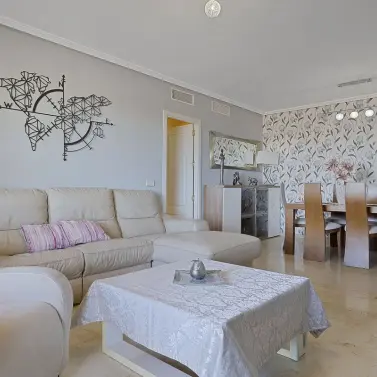 Venta de apartamento en planta media en Torrequebrada