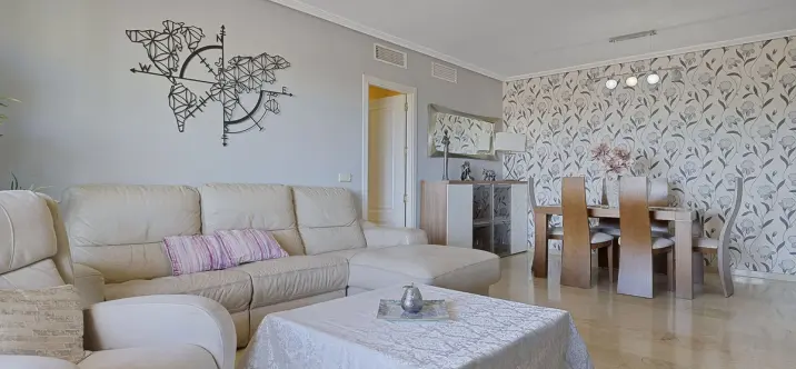 Venta de apartamento en planta media en Torrequebrada 2