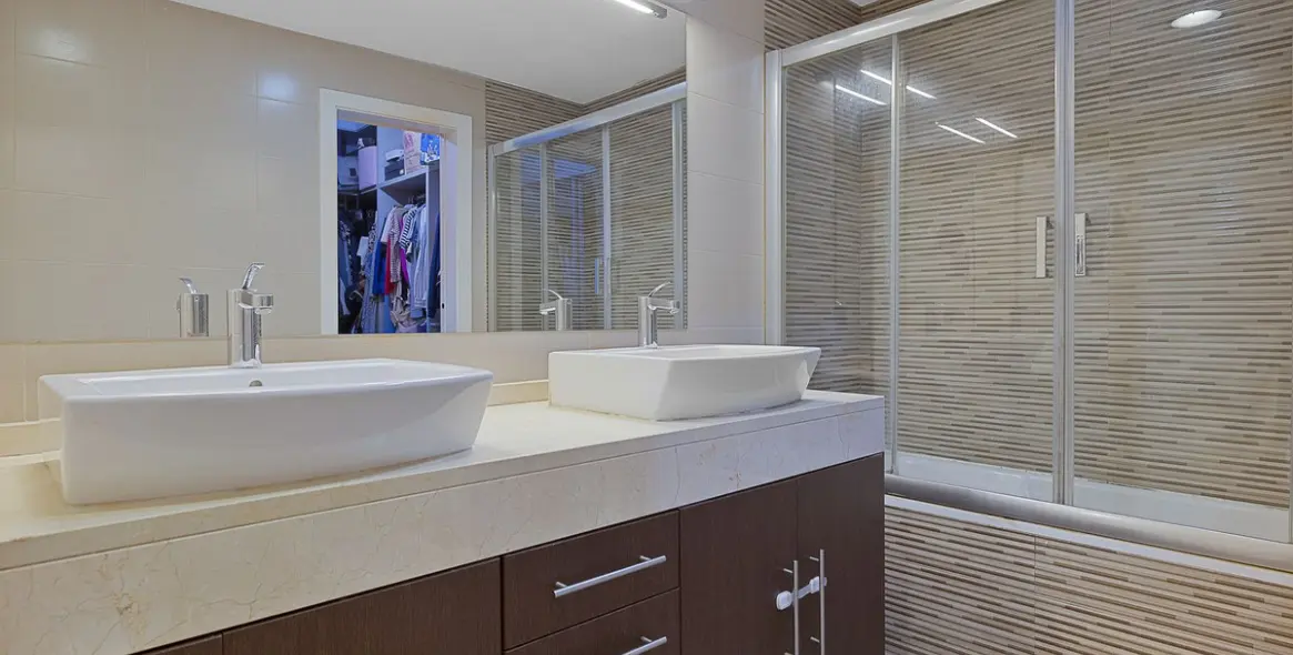 Продажа апартаментов на среднем этаже в Torrequebrada 5