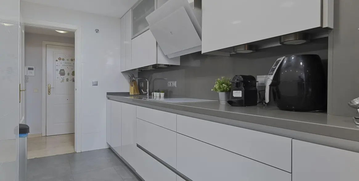 Продажа апартаментов на среднем этаже в Torrequebrada 10