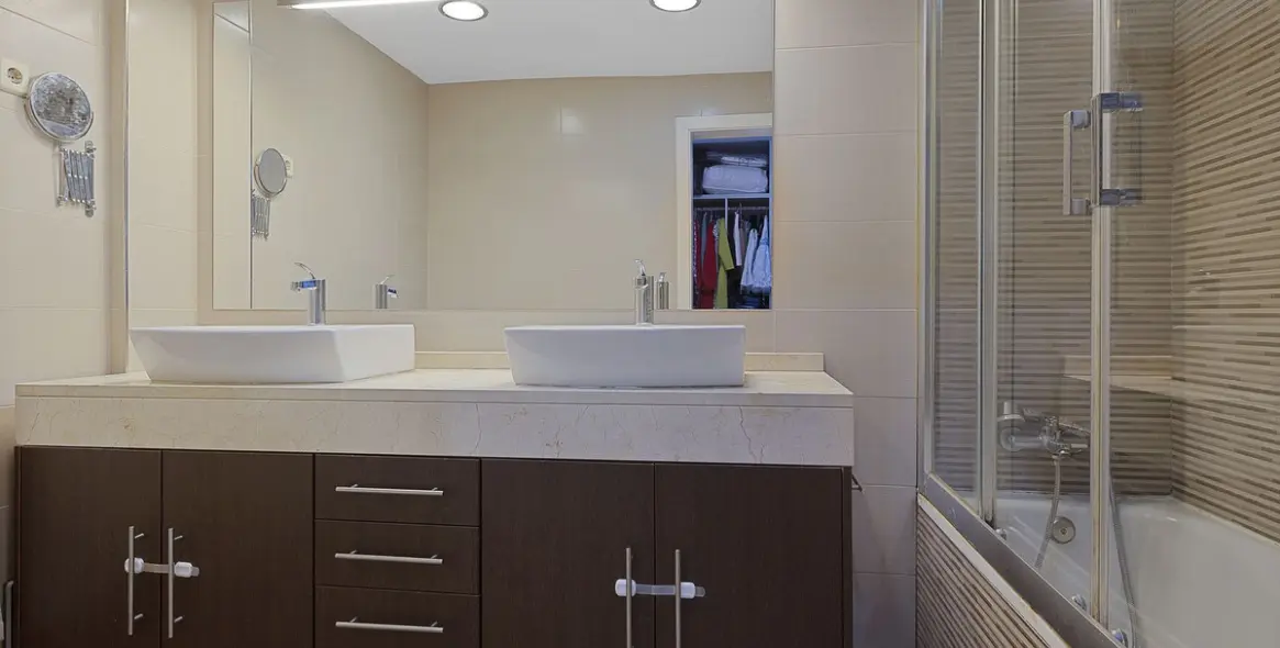 Продажа апартаментов на среднем этаже в Torrequebrada 17