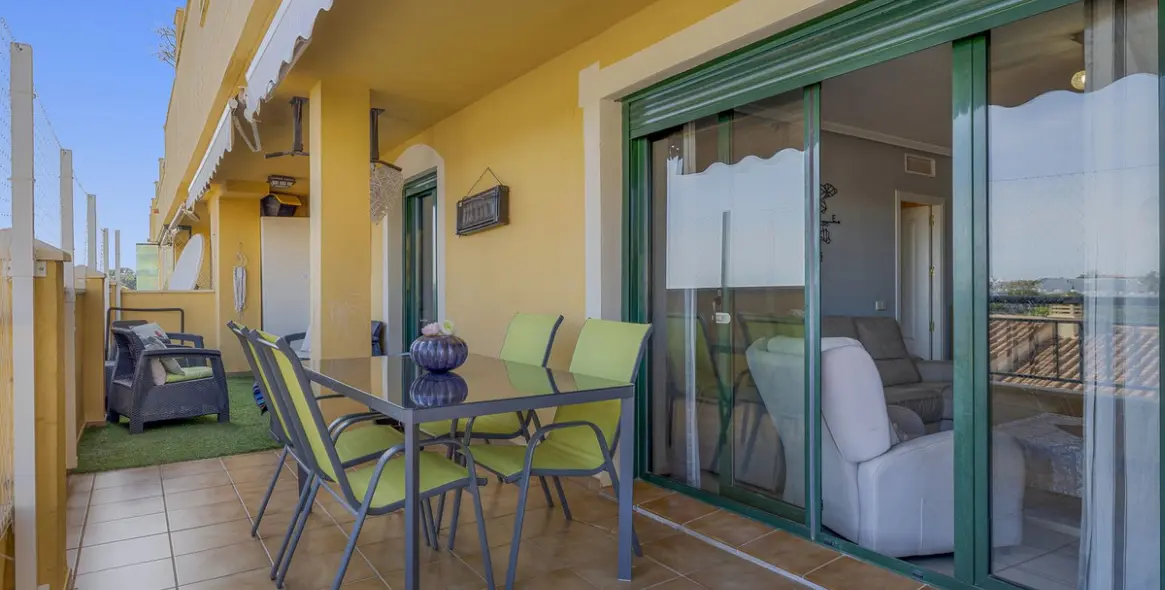 Продажа апартаментов на среднем этаже в Torrequebrada 23