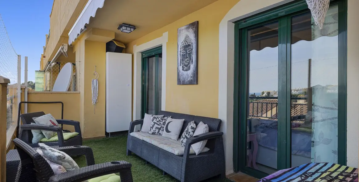 Продажа апартаментов на среднем этаже в Torrequebrada 24