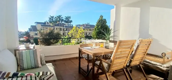 Sale of middle floor apartment in Estepona 0