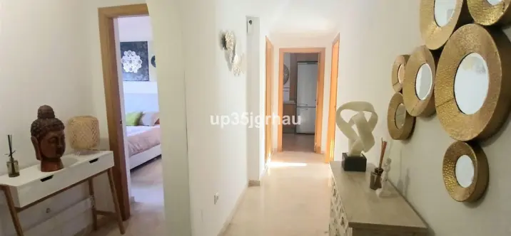 Sale of middle floor apartment in Estepona 3